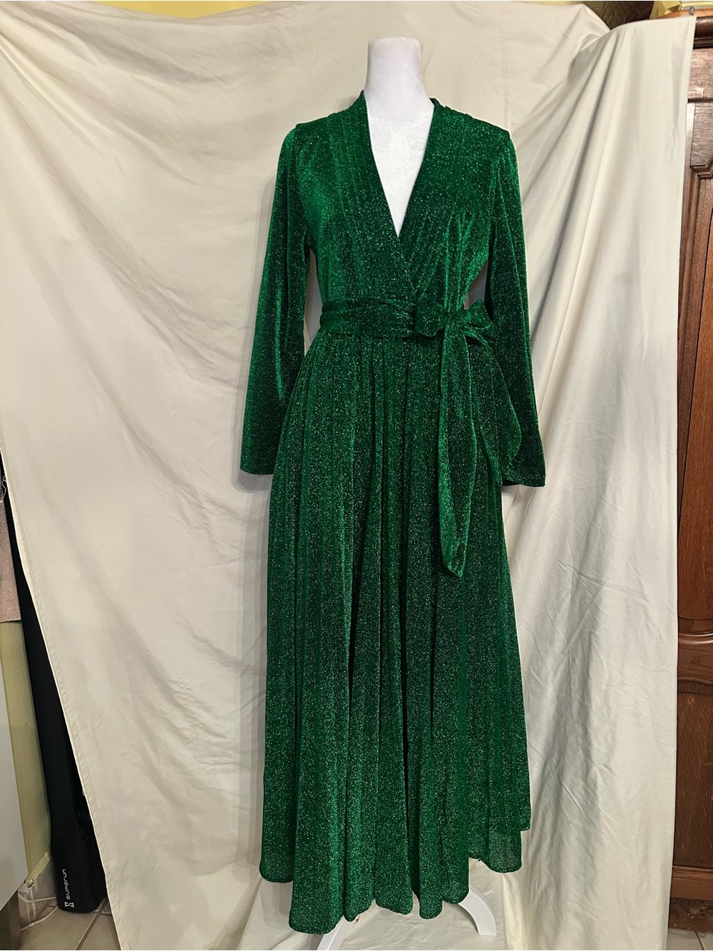 NWOT AlcooliqueElegant Green Wrap Maxi Dress with Belt